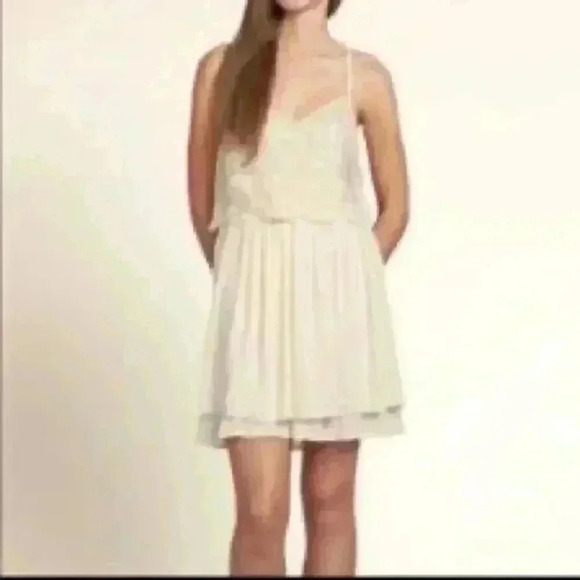 ✨🆕HOLLISTER✨🆕 | Cream lace with gold sequin and dress - Picture 1 of 11